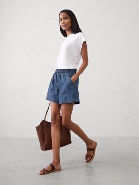 Banana Republic Mid-Rise Summerweight Denim Pull-On Short- Small New!
